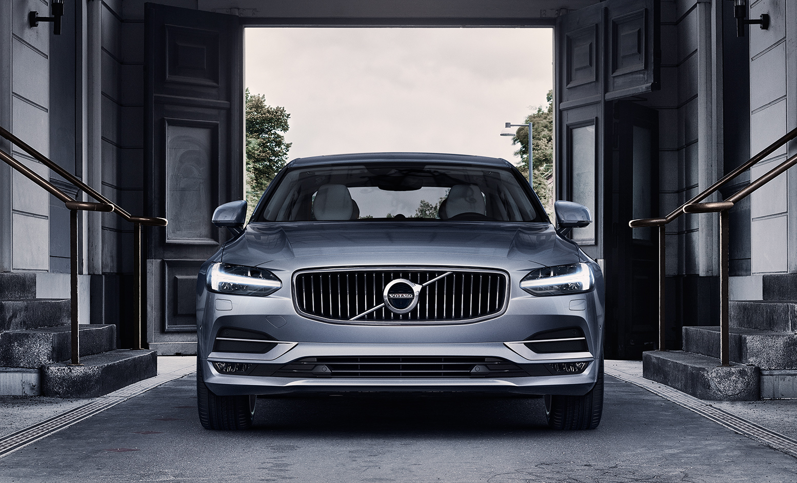 וולוו S90  אפורה